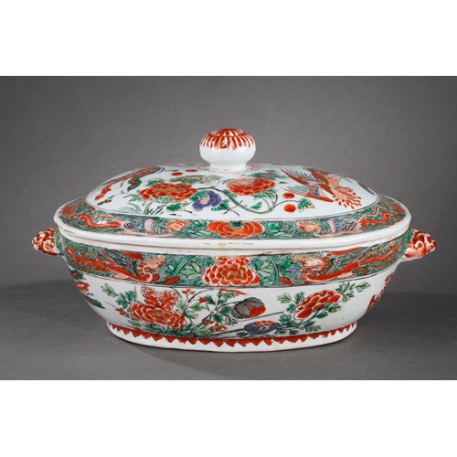 Tureen with cover Famille Verte porcelain decorated with Phoenix and flowers